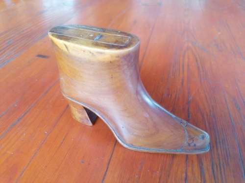 Boer POW shoe trick box