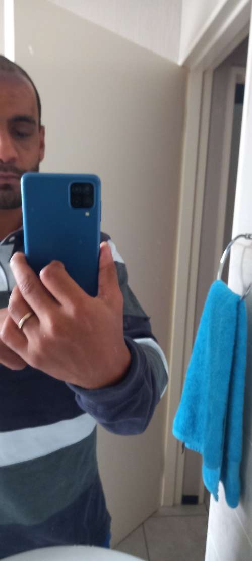 Samsung galaxy a12 dual Sim 64gig cellphone with lcd crack still works perfectly