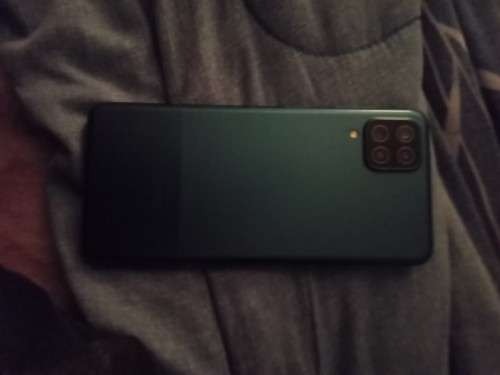 Samsung galaxy a12 dual Sim 64gig cellphone with lcd crack still works perfectly