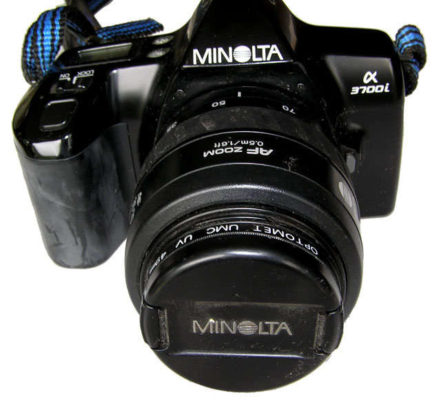 Minolta 3700i 35mm Film Camera With 3 Lenses & Sunpak Flash