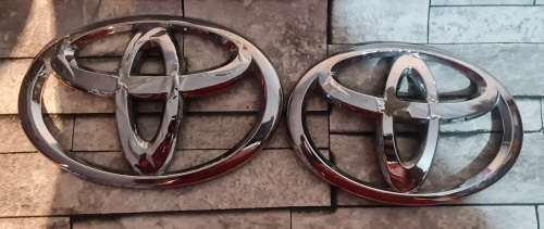Toyota badges