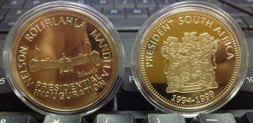 Signed 1994 inauguration nelson mandela commemorative medallion old coat of arms.