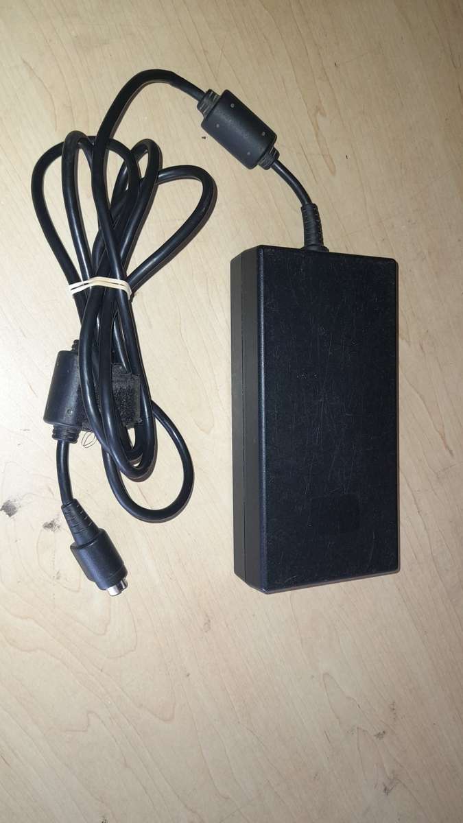 19V 9.5A 180W 4 PIN Laptop AC Adapter Charger for Toshiba Qosmio