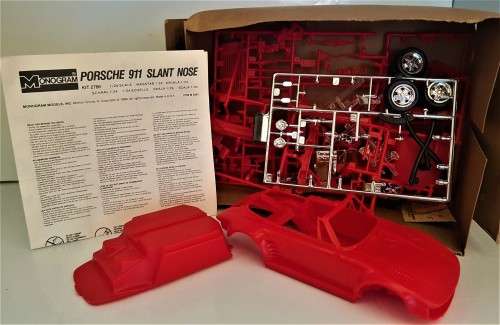Monogram 2788 - Porsche 911 Slant Nose 1:24 Model Kit. 1995