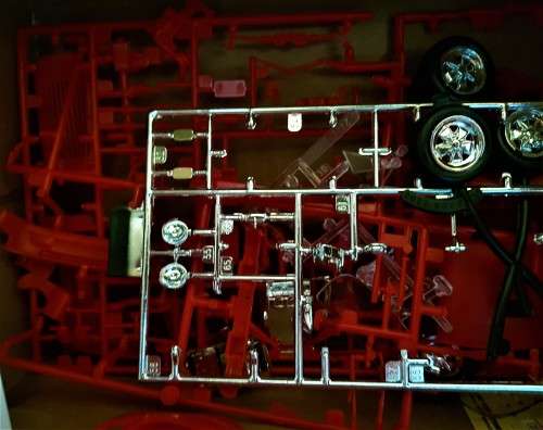 Monogram 2788 - Porsche 911 Slant Nose 1:24 Model Kit. 1995