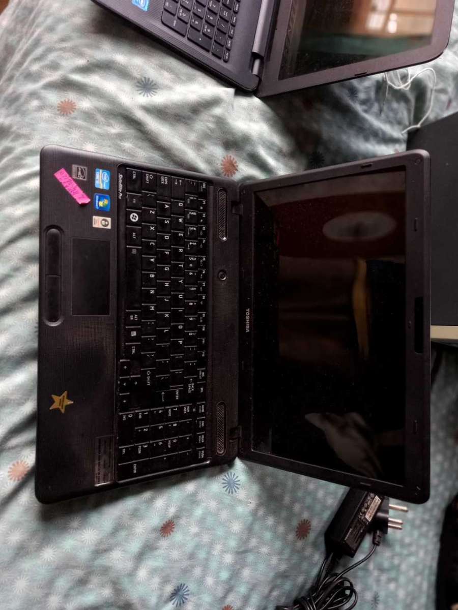 2X LAPTOPS  HP AND TOSHIBA