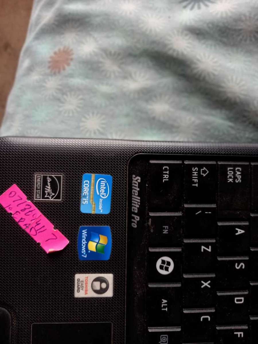 2X LAPTOPS  HP AND TOSHIBA