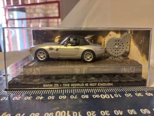 007 James Bond BMW Z8 - The world is not enough