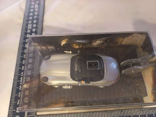 007 James Bond BMW Z8 - The world is not enough