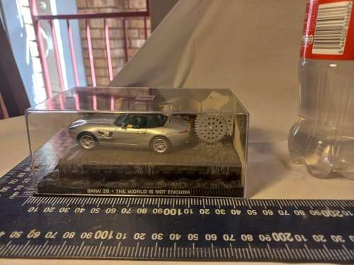 007 James Bond BMW Z8 - The world is not enough