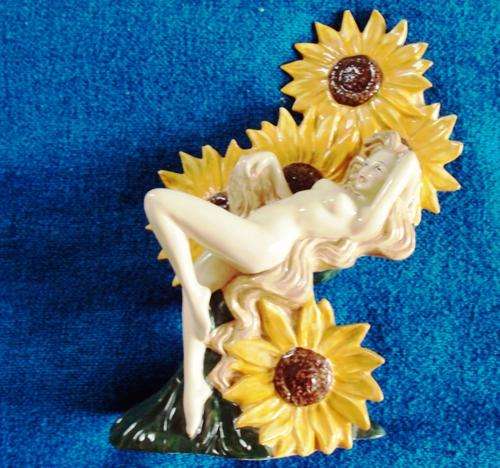 THE CARLTON SUNFLOWER GIRL