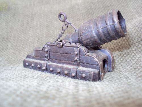 VINTAGE DIE CAST METAL CANON - PENCIL SHARPENER