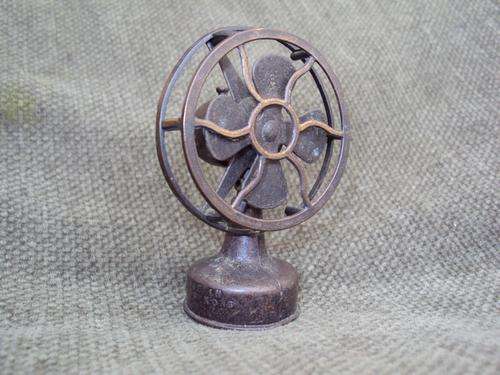 VINTAGE DIE CAST MINIATURE TABLE FAN- PENCIL SHARPENER