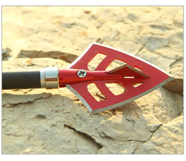 15 PACK CARBON HUNTING ARROWS WITH FREE HUNTING LOOSEHEADS