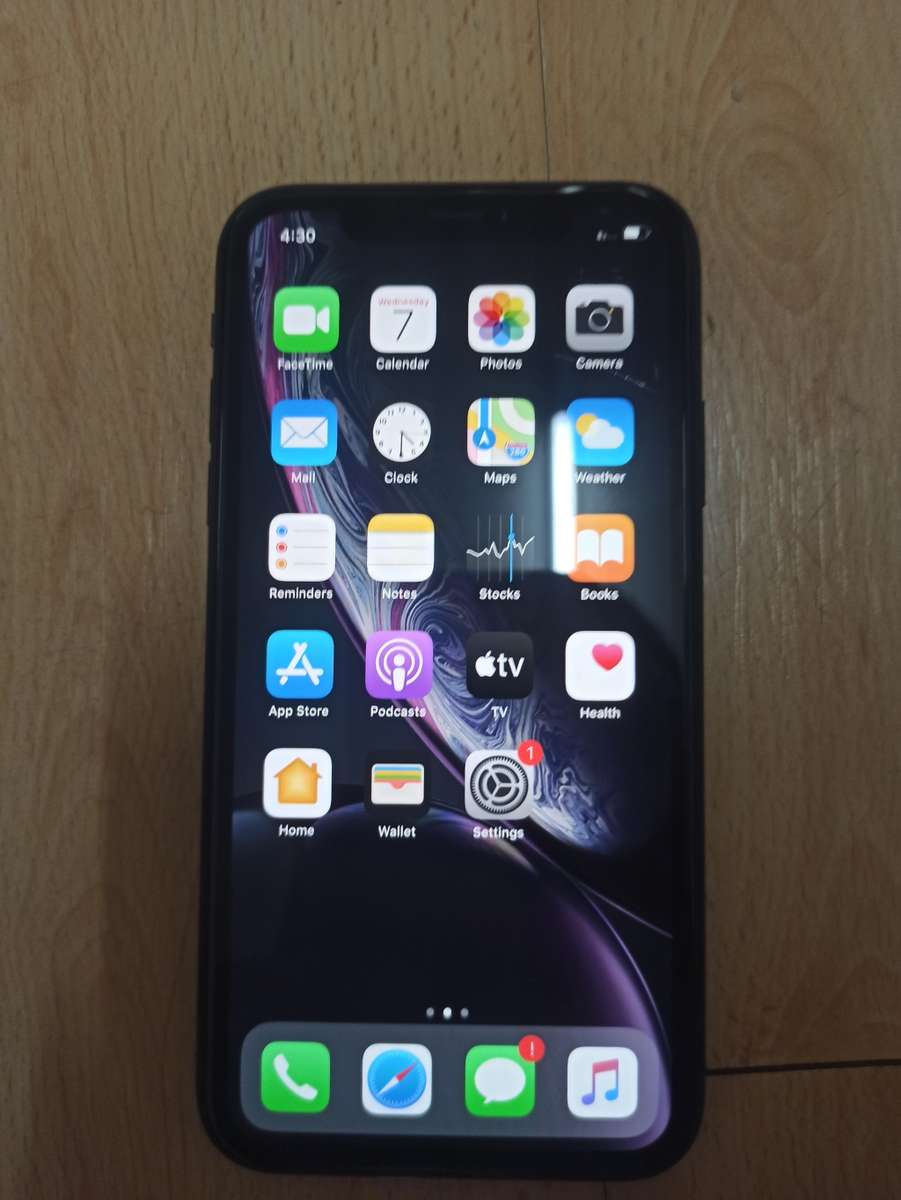 iPhone XR 64gb with 100% battery health