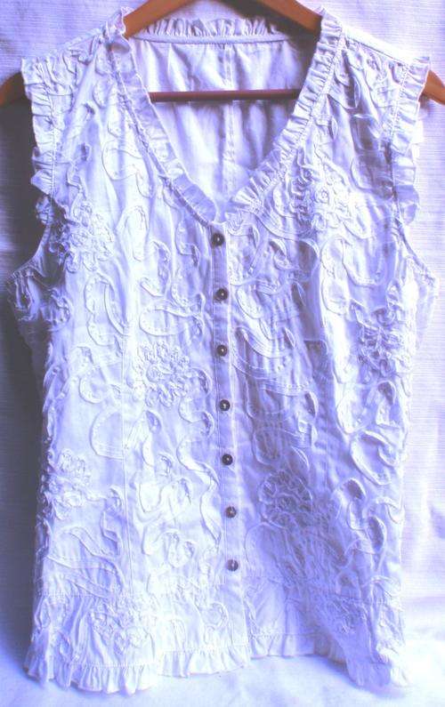STUNNING PURE WHITE COTTON BLOUSE WITH RIBBON EFFECT - SIZE 36 -38 - QUALITY ITEM!!!