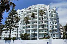 Peninsula All-Suite-Hotel (Midweek)