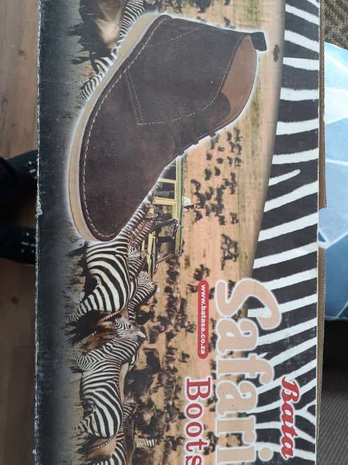 Brand new size 12 mens BATA SAFARI BOOTS