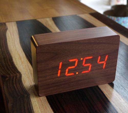 GINGKO MEDIUM WOODEN LED CLOCK