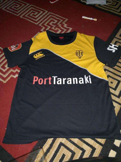 Taranaki player issue training shirt