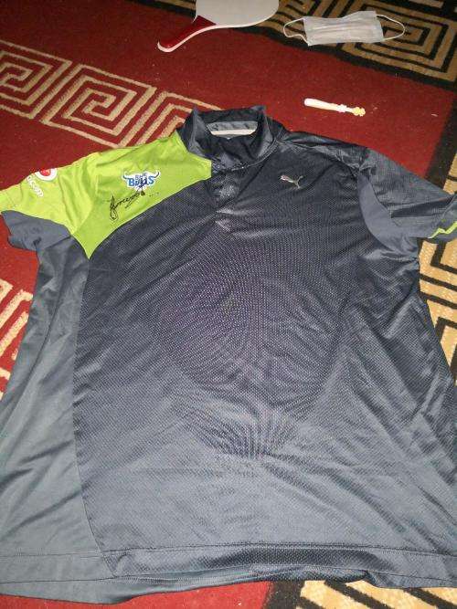 bulls player issued signed golf shirt