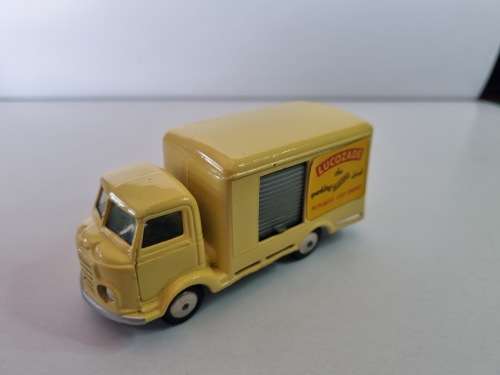 Corgi 411 Karrier ` Bantam` Lucozade Van