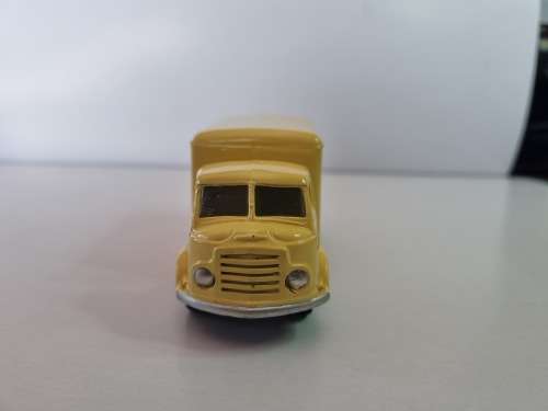 Corgi 411 Karrier ` Bantam` Lucozade Van