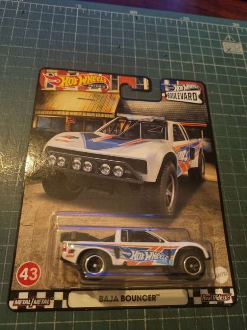 Hot Wheels Premium Boulevard #43 Baja Bouncer
