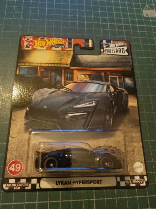 Hot Wheels Premium Boulevard #49 Lykan Hypersport