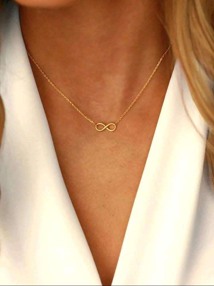18K GOLD PLATED INFINITY CHAIN WITH MATCHING HAND CHAIN AS SET.