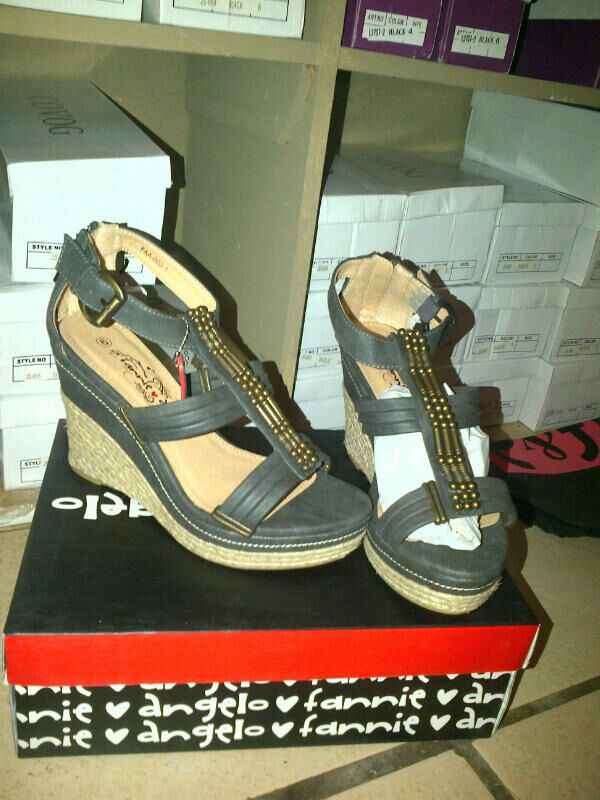 **Gorgeous wedge heels Size 8 *Brand New* !! **