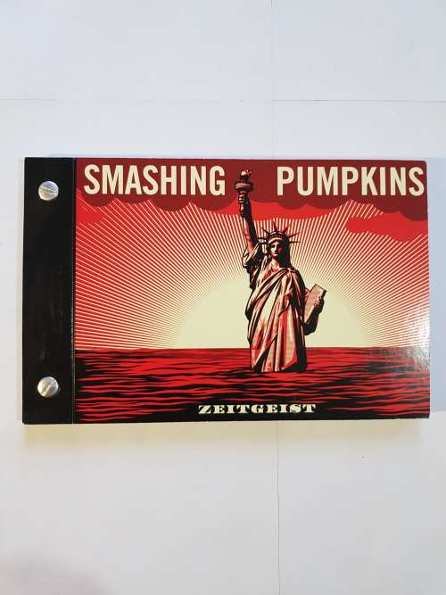 Smashing Pumpkins, Zeitgeist CD plus Book, 76 full colour pages