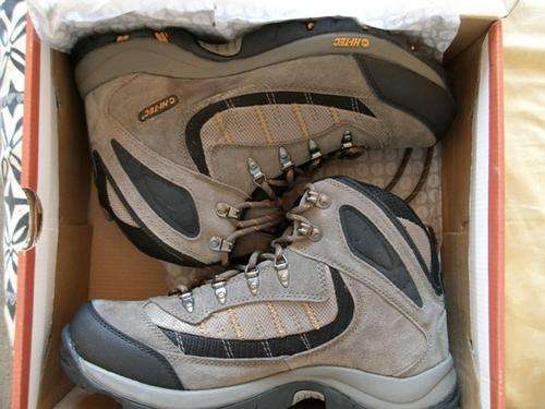 HI TEC "NATAL MID" HIKING BOOTS