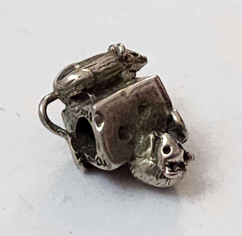 MICE ON CHEESE - RETIRED BEAD