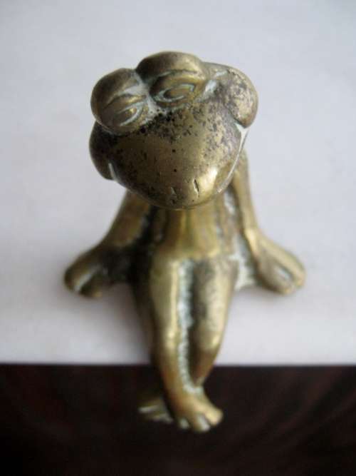 Solid Brass Frog - book/shelf decoration