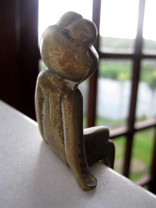 Solid Brass Frog - book/shelf decoration