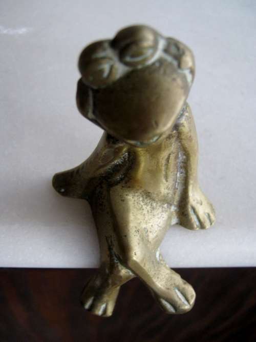 Solid Brass Frog - book/shelf decoration