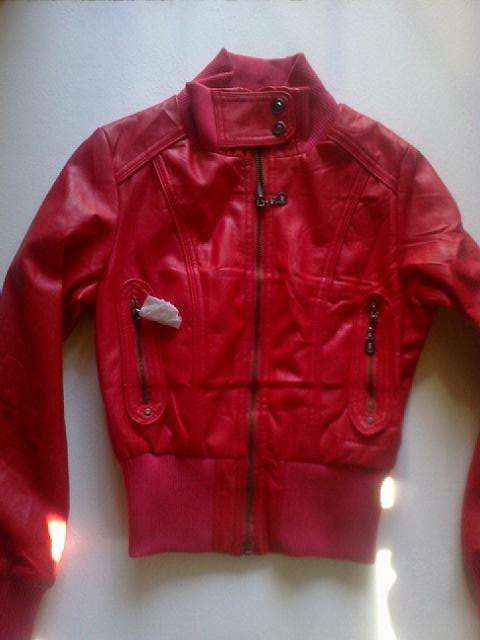 STUNNING!!!   LADIES RED LEATHER JACKET   (SIZE SMALL / MEDIUM / LARGE)