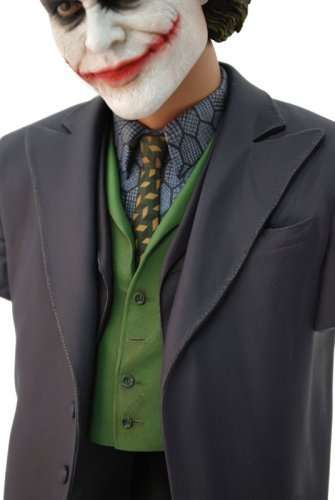 Hot Toys' The Dark Knight: 1:4 Scale Batman&Heath Ledger Joker 1/4 Scale Bust