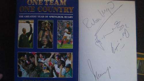 ONE TEAM ONE COUNTRY SIGNED GREAT CONDITION