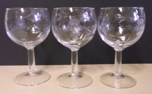 Funky Seventies Grape Motif Red Wine Glass Set of 3.