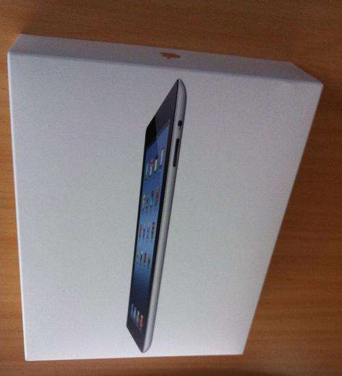 *STUNNING* 32 GB iPad 3 Wi-fi and Cellular - in Black