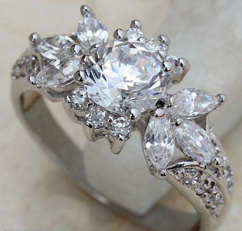 LUXURIOUS WHITE TOPAZ SILVER GEMSTONE RING Size7.5