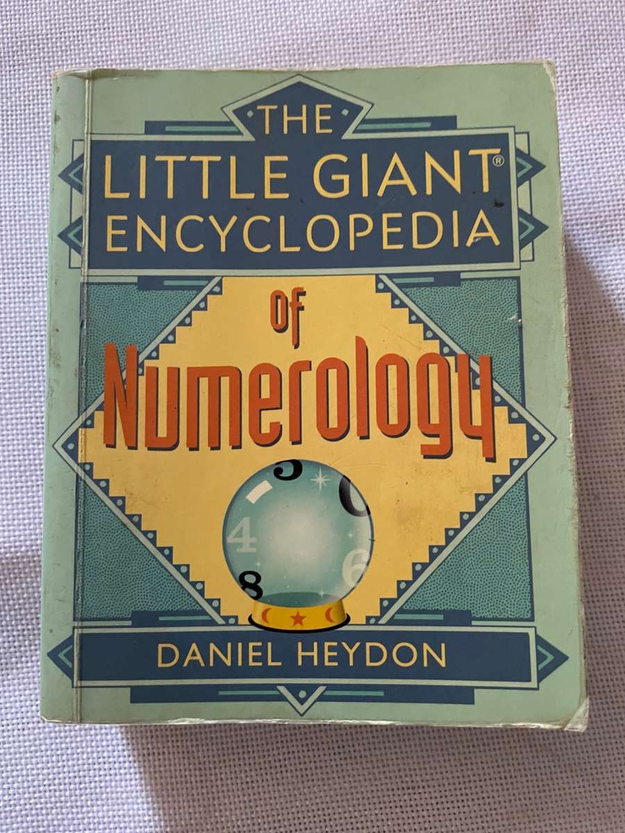 The Little Giant Encyclopedia of Numerology - Daniel Heydon