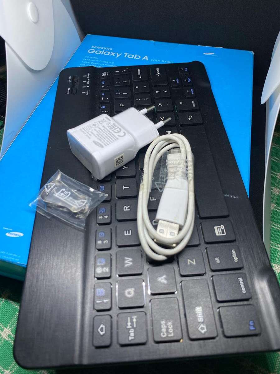 SAMSUNG TAB A (SM-P555) 3G+WIFI WITH S PEN & EXTERNAL KEYBOARD