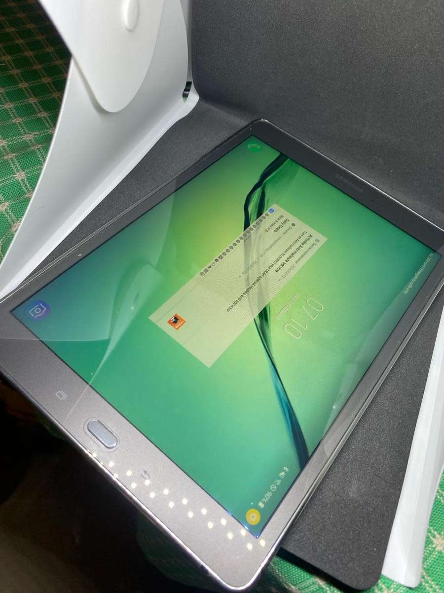 SAMSUNG TAB A (SM-P555) 3G+WIFI WITH S PEN & EXTERNAL KEYBOARD