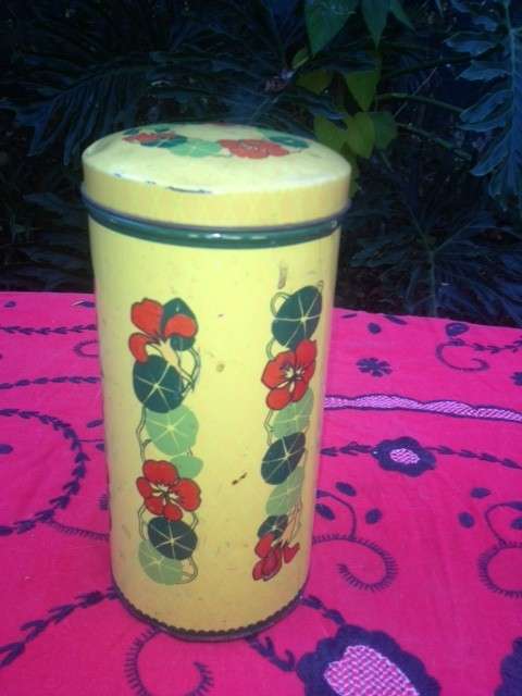 VINTAGE VERKADE BISCUIT TIN
