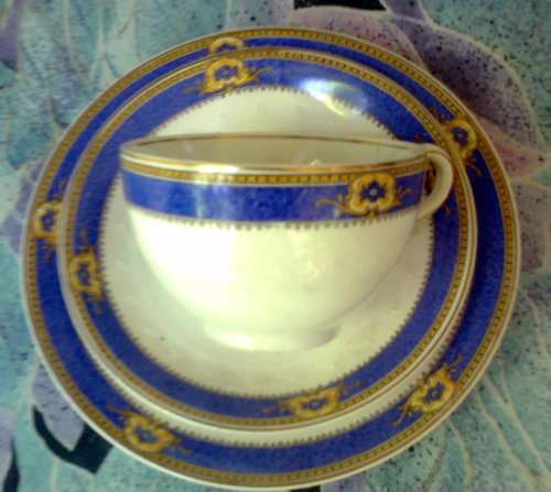 J.&G. MEAKIN TRIO - Sol - (Cup, saucer and cake plate)