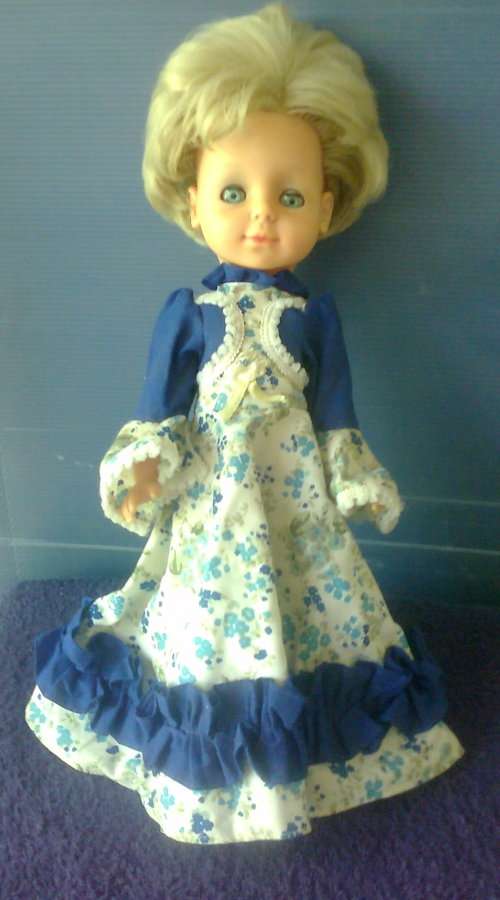 STURDY VINTAGE RUBBER SLEEPING DOLL
