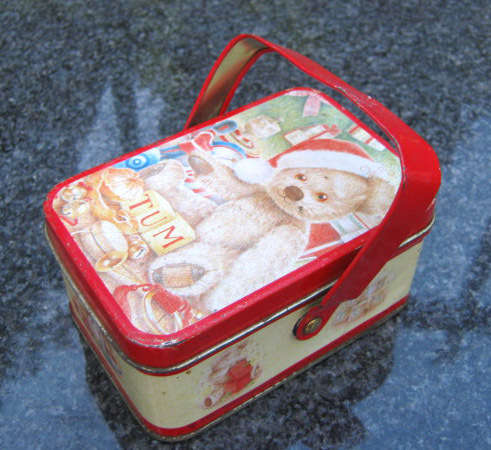 TEDDY BEAR TIN - With Handle - [Teddy Tum]